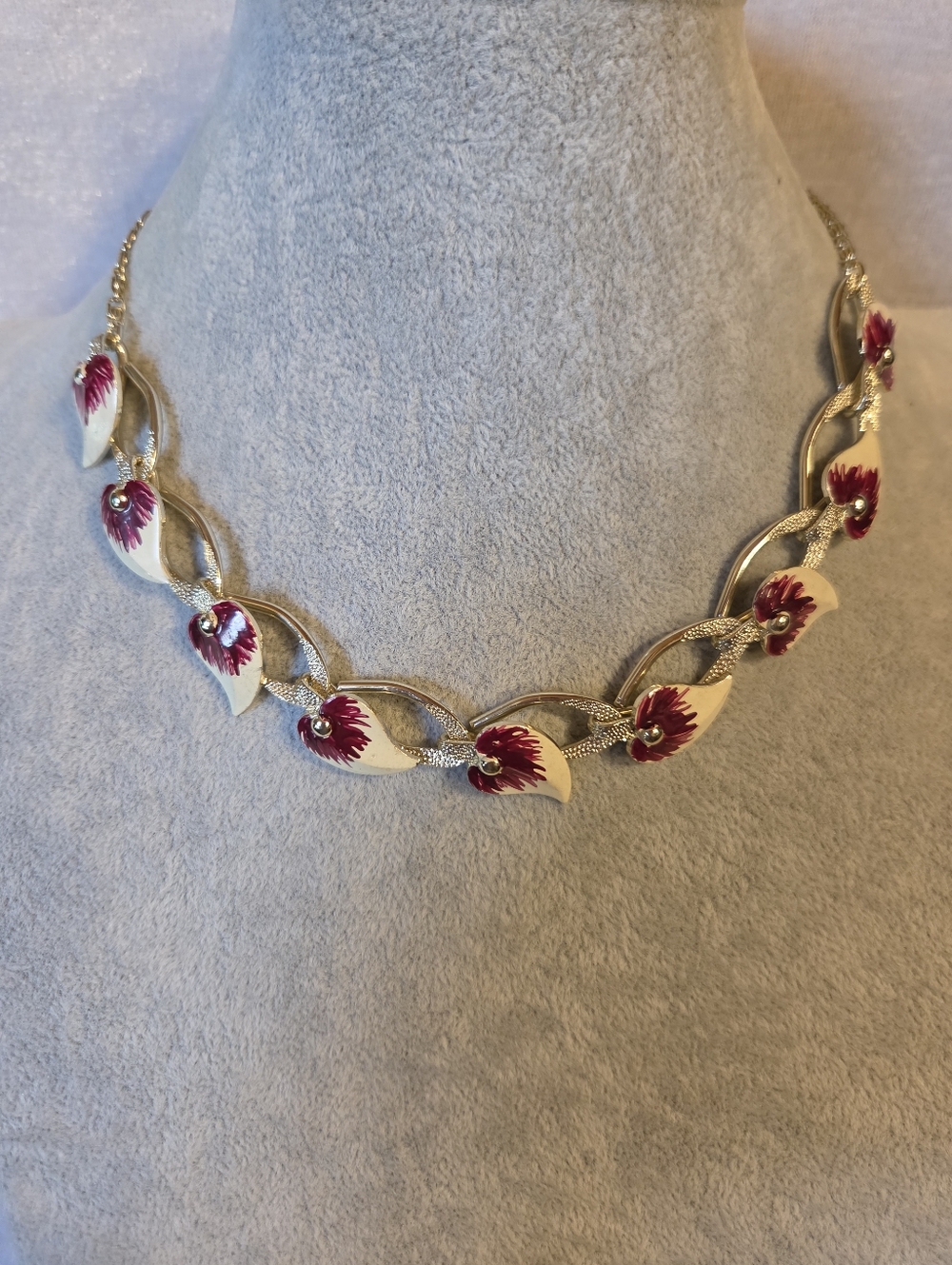 Vintage 50s Gold-tone and Red / Cream Enamel Leaf Choker Necklace